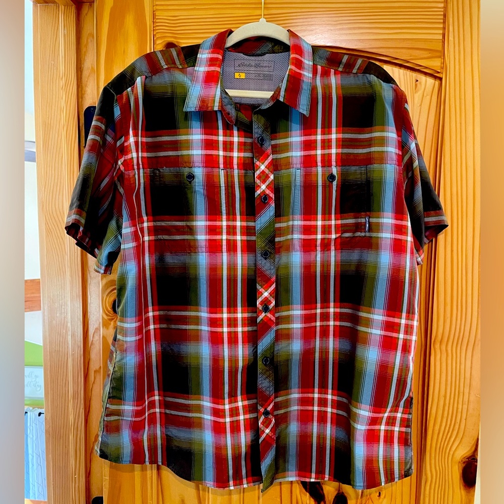 Men’s Eddie Bauer Short Sleeve Shirt. Size XL.